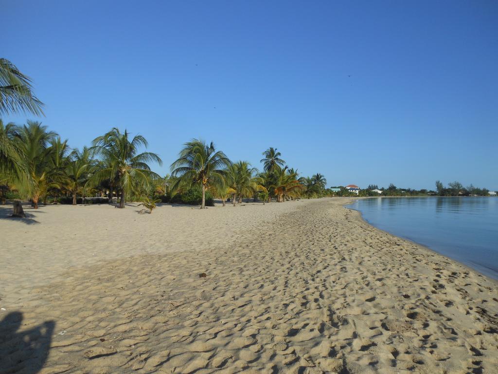Lydia'S Guesthouse Placencia Экстерьер фото