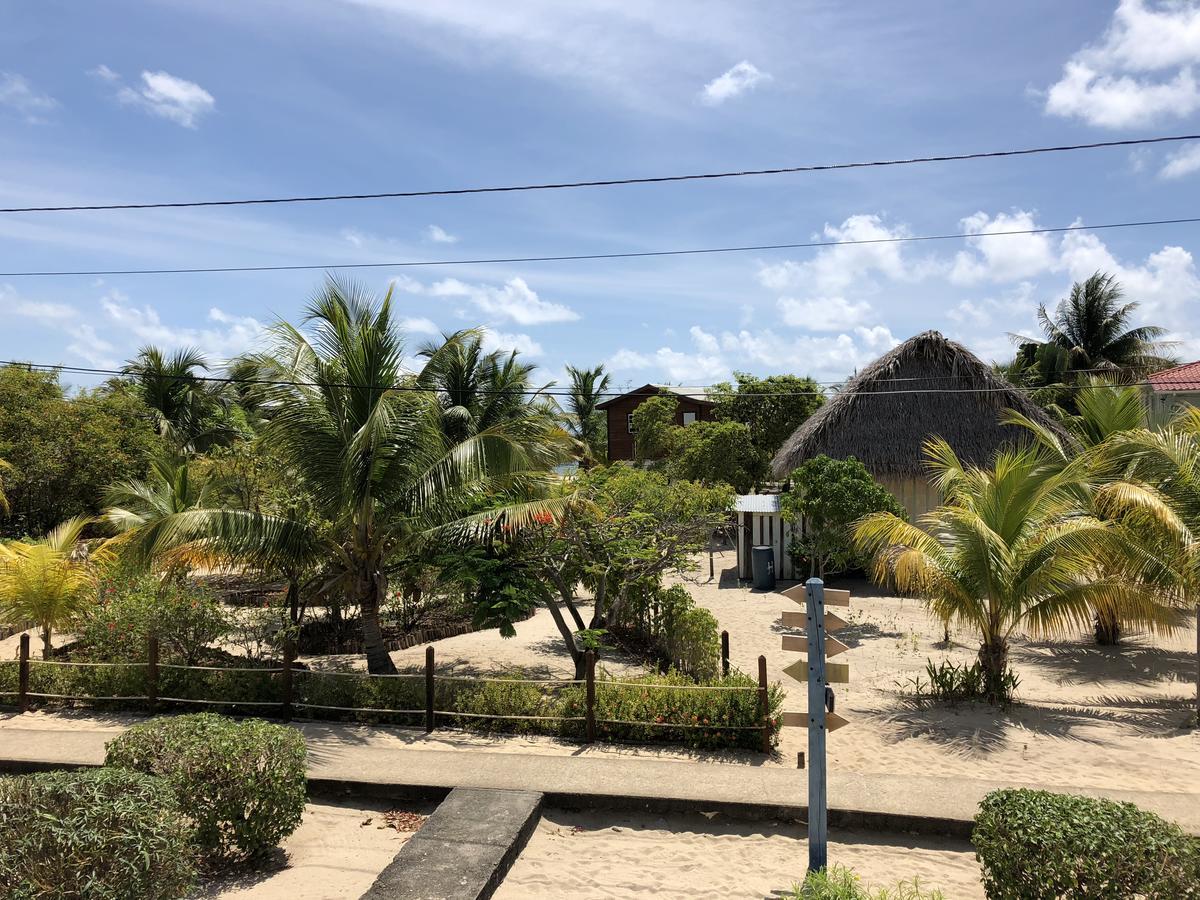 Lydia'S Guesthouse Placencia Экстерьер фото
