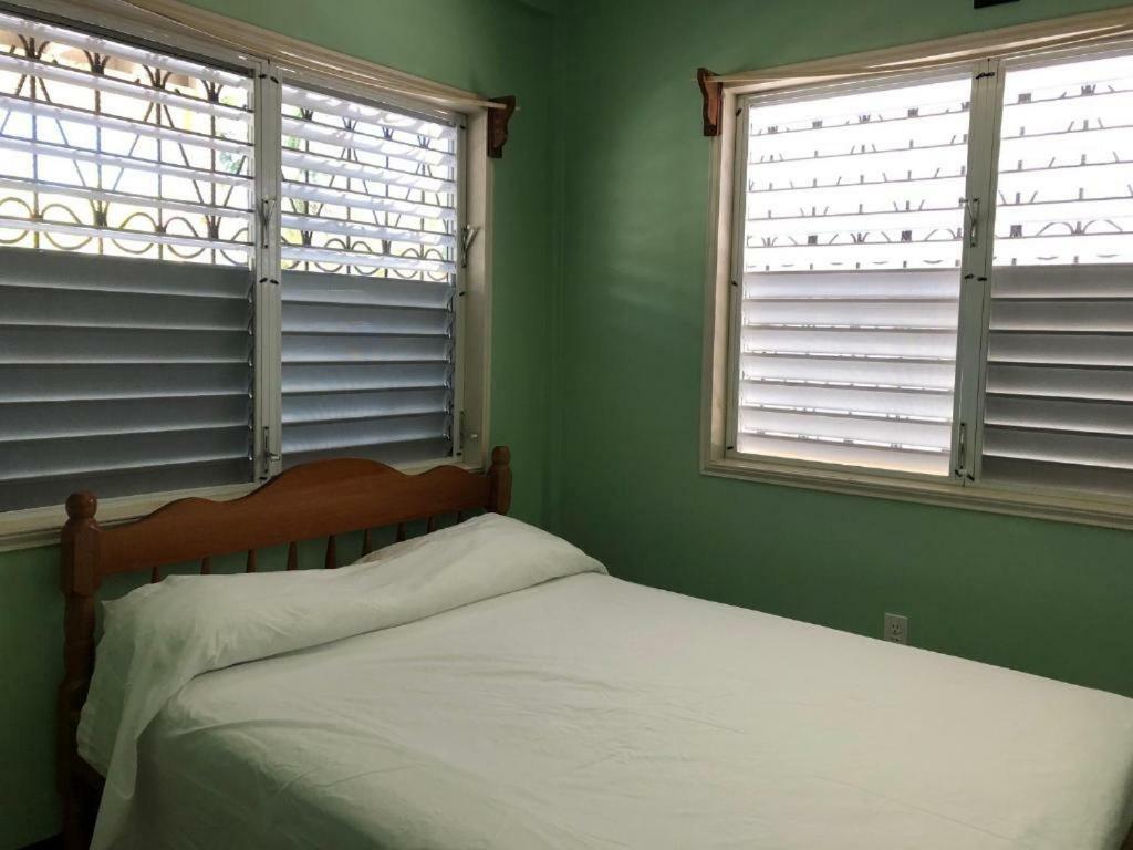 Lydia'S Guesthouse Placencia Экстерьер фото