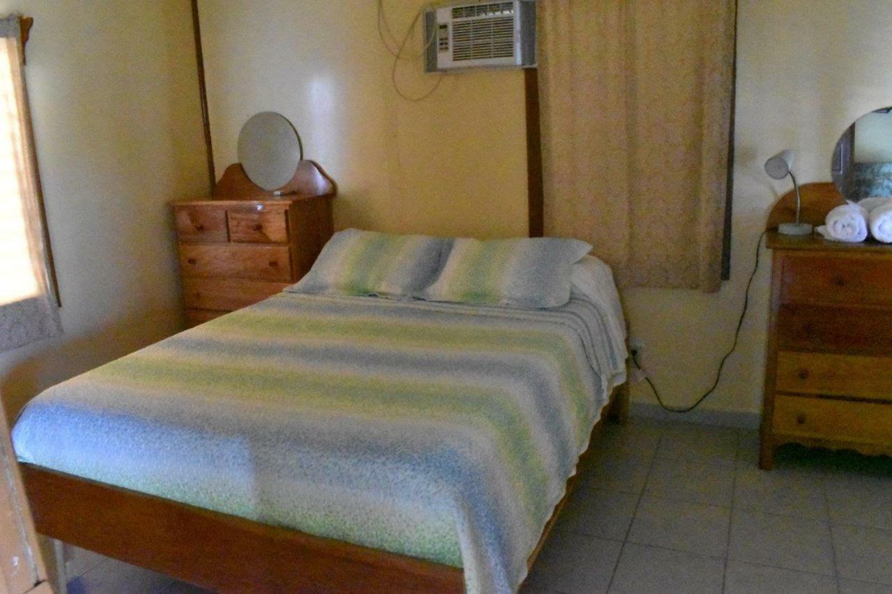 Lydia'S Guesthouse Placencia Экстерьер фото