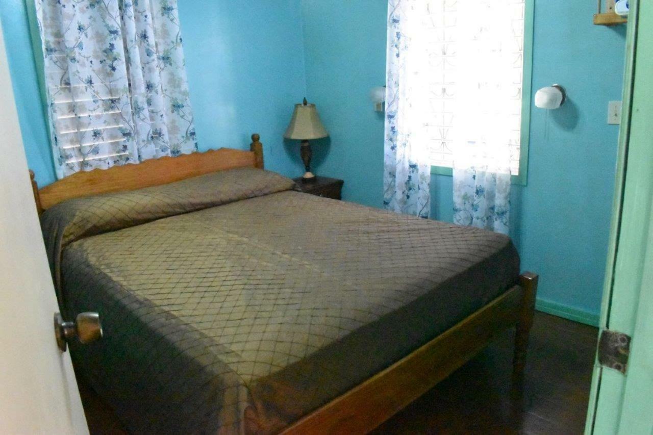 Lydia'S Guesthouse Placencia Экстерьер фото