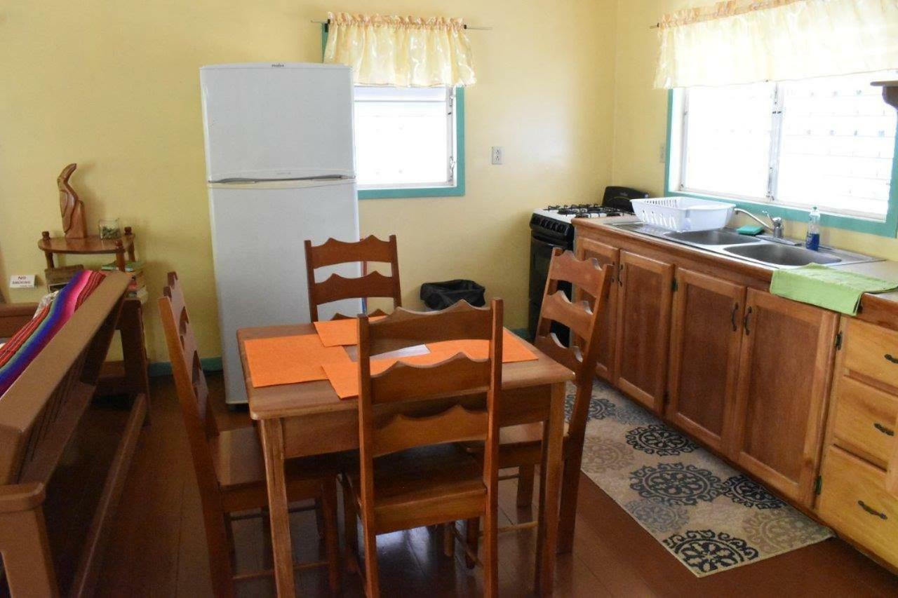 Lydia'S Guesthouse Placencia Экстерьер фото
