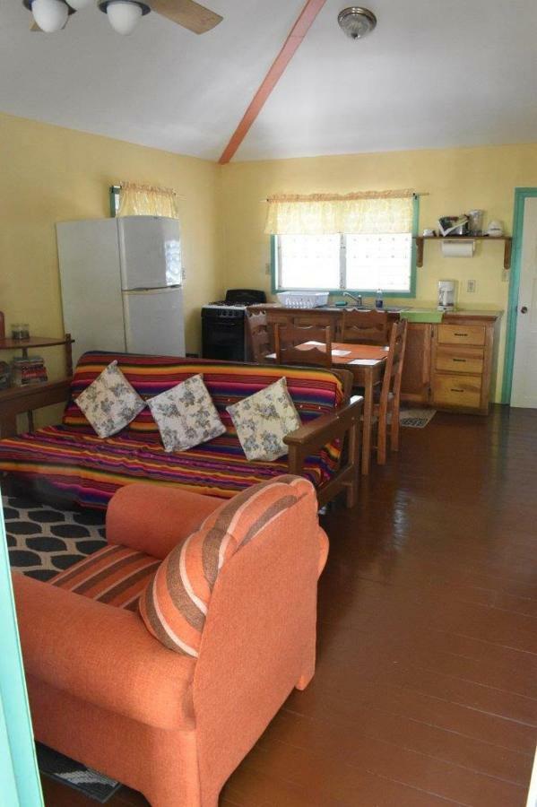 Lydia'S Guesthouse Placencia Экстерьер фото